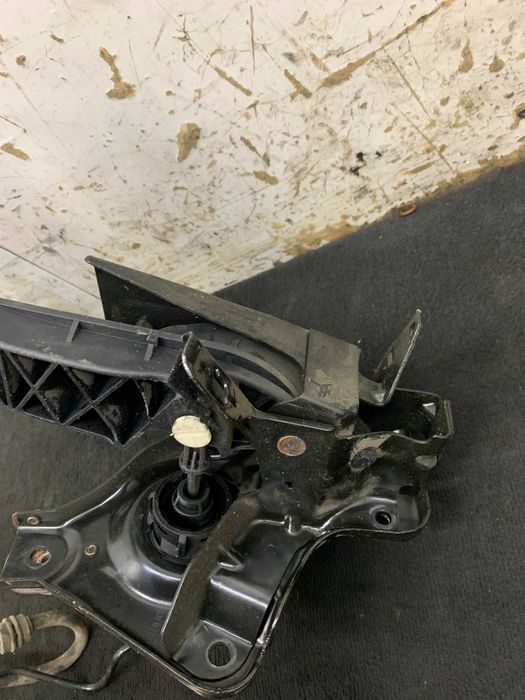 Ford Mondeo MK IV 4 Pedał Pompka Sprzęgła Podstawa Mocowanie