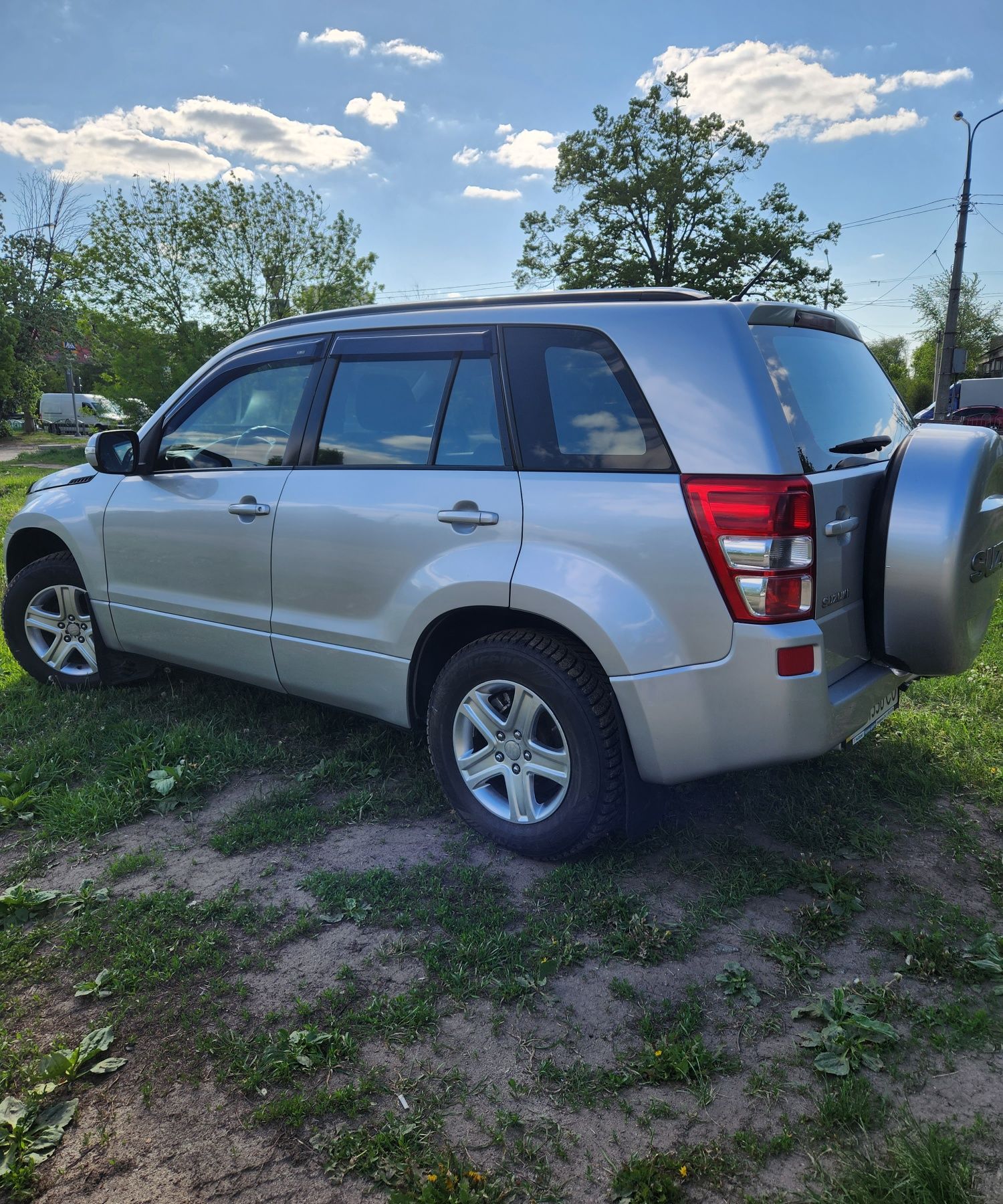 Полноприводный джип Сузуки гранд витара Suzuki grand vitara