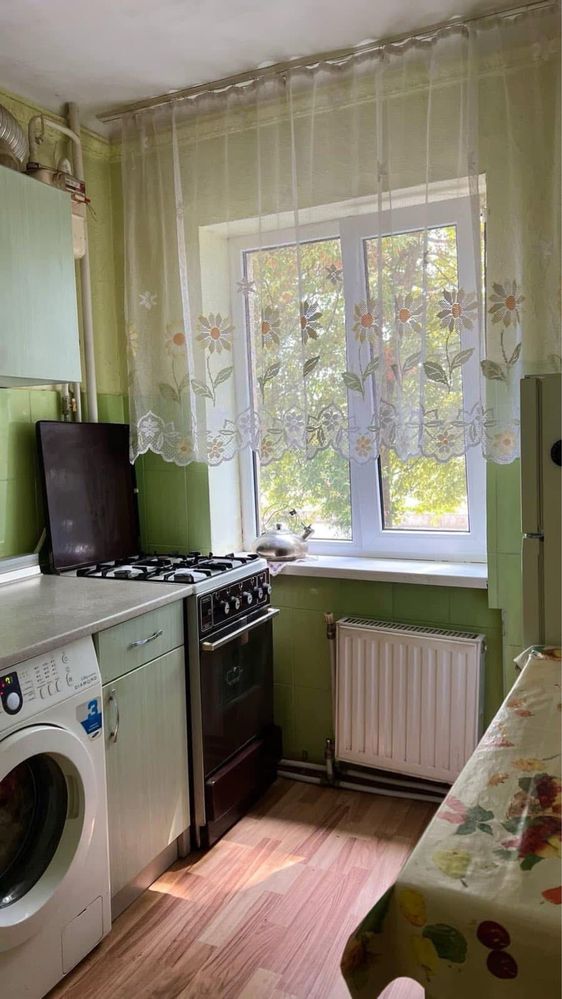 Продаж двохкімнатної набережна.