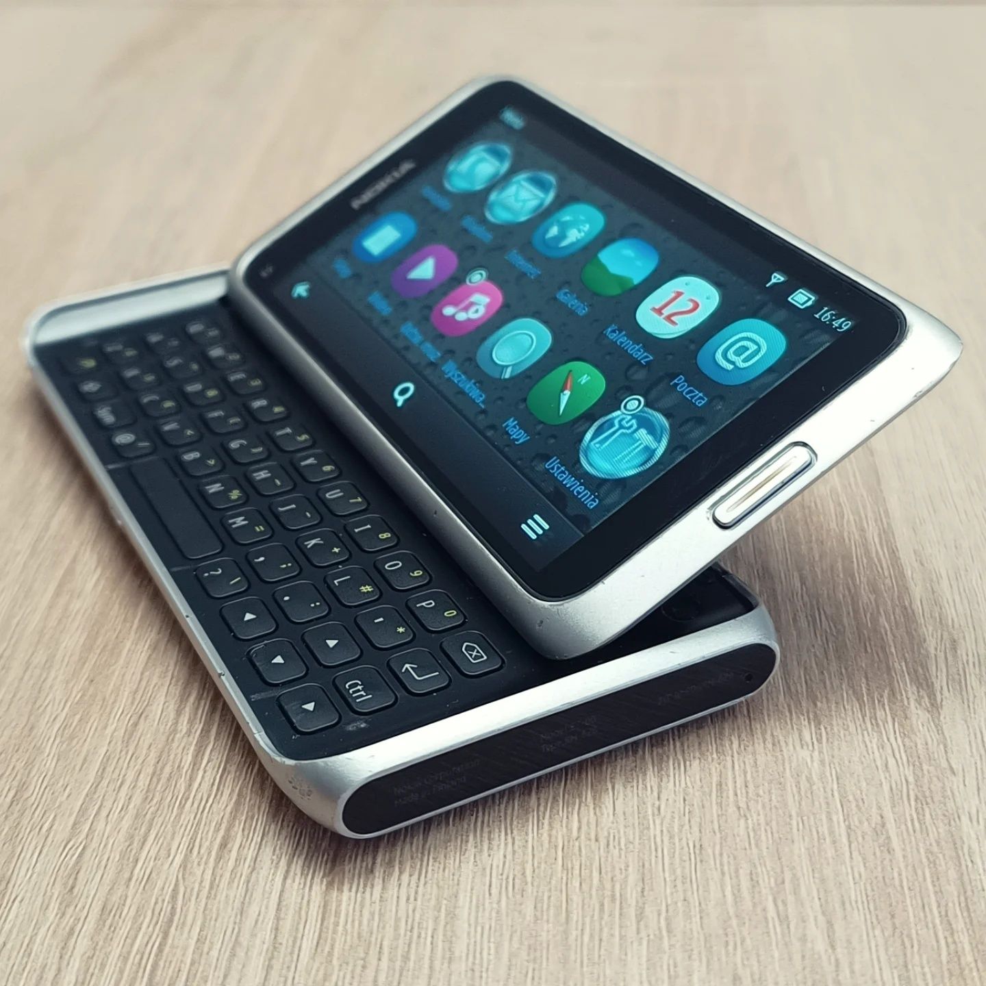 Nokia E7-00 Symbian