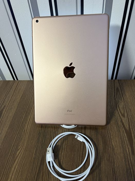 Apple IPad 8Gen. 32 Gb. WiFi. Gold . IOS 26