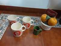 Canecas Ps fábrica louça sacavém e cesto fruta caldas