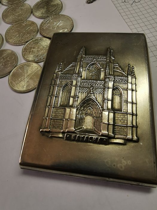 Cigarreira em prata, moedas