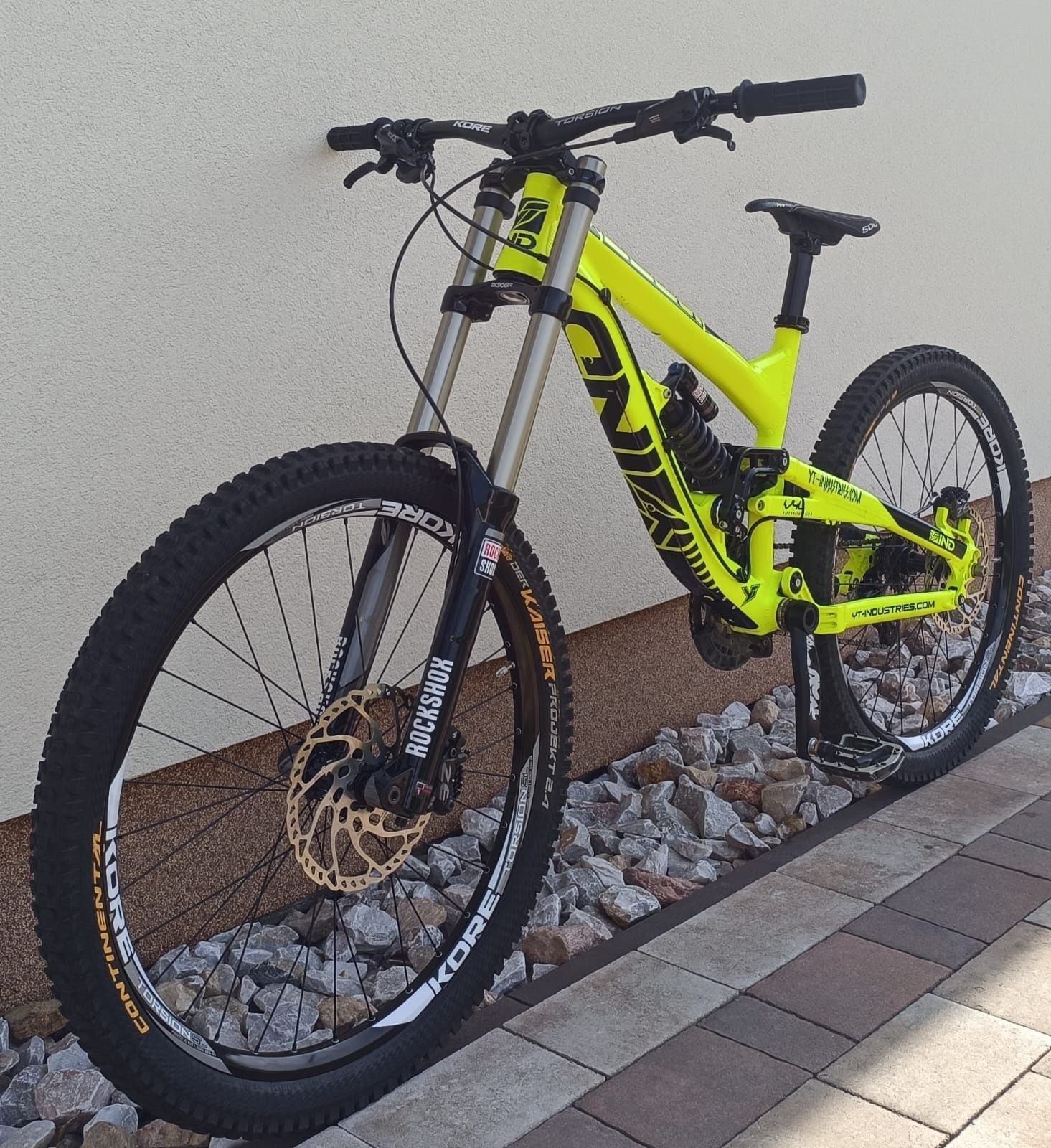 Rower zjazdowy YT TUES Downhill DH