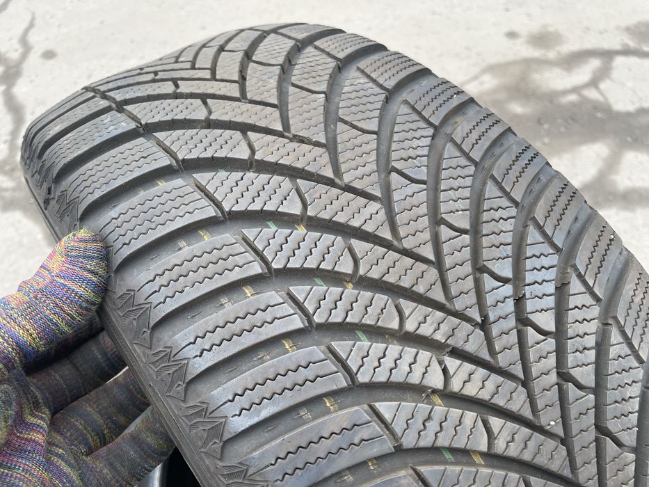 Практично нові зимові шини Semperit 225/50 R17