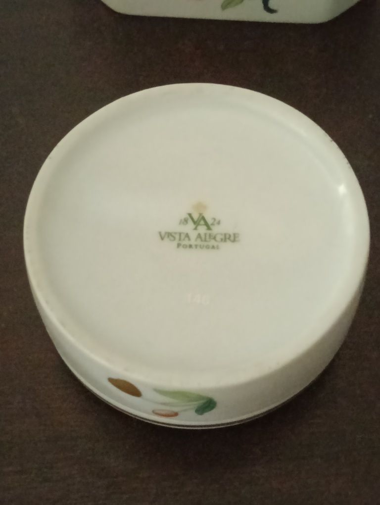 Caixa regaleira pequena Vista Alegre, Samatra