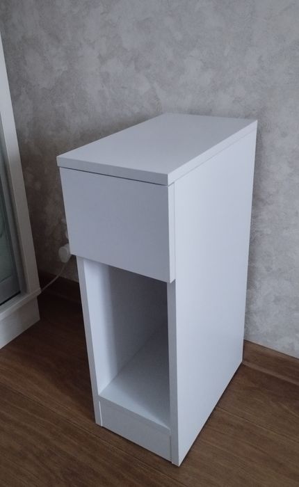 Тумбочка приліжкова.