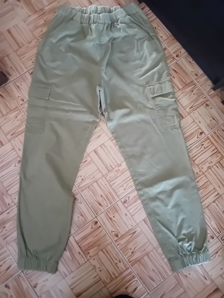 Calças verdes da H&M