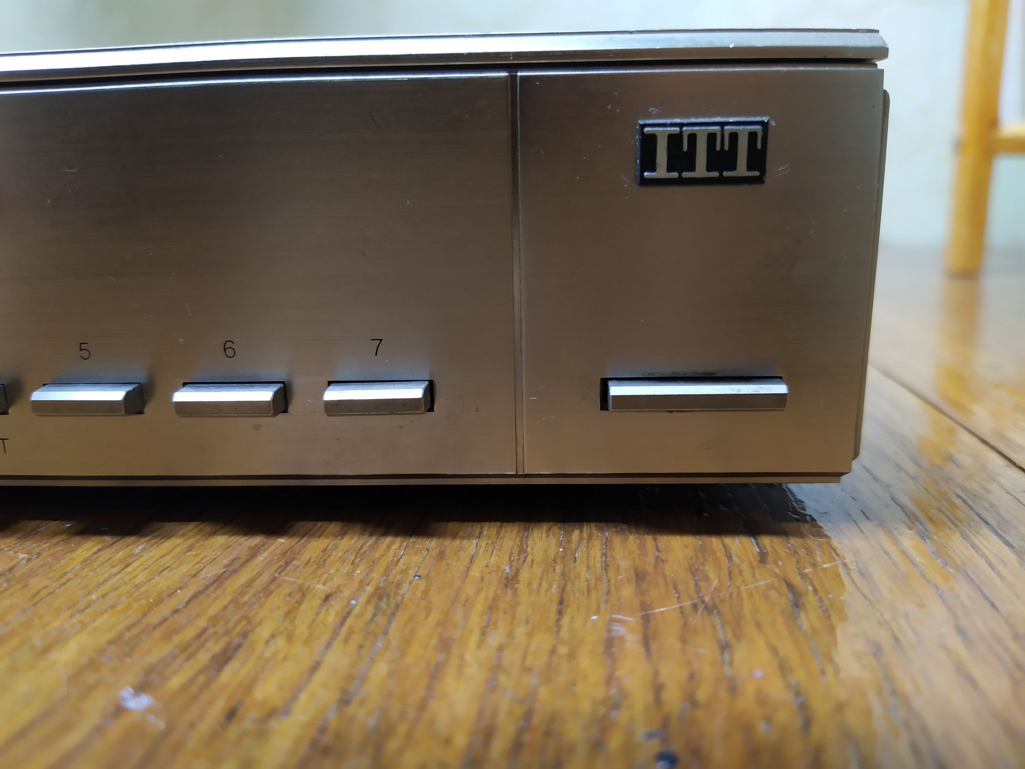 Продам тюнер FM MW LW