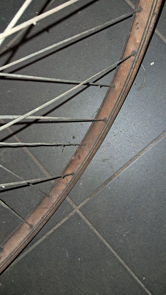 Poniemieckie stare zabytkowe koła rowerowe drewniane