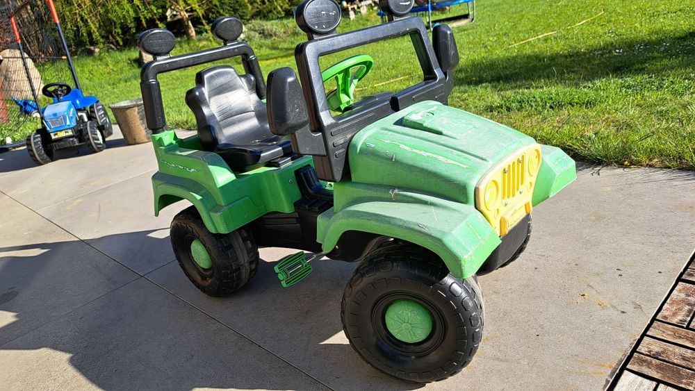 Samochód jeep na pedały