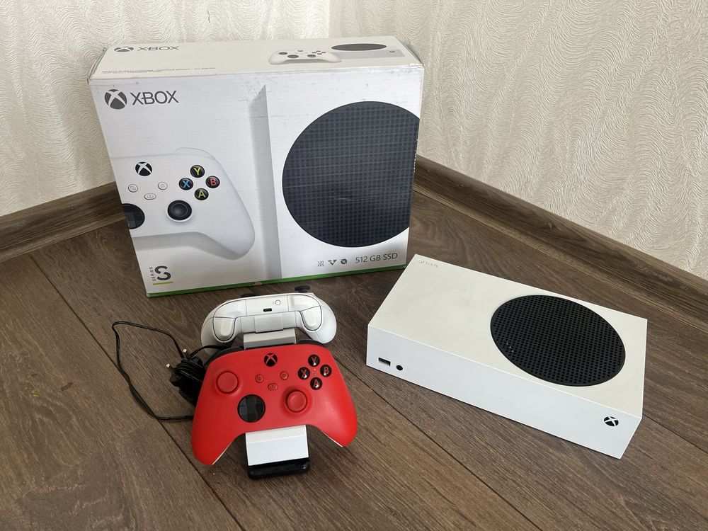 Приставка Microsoft Xbox Series S 512 GB + доп. джойстик