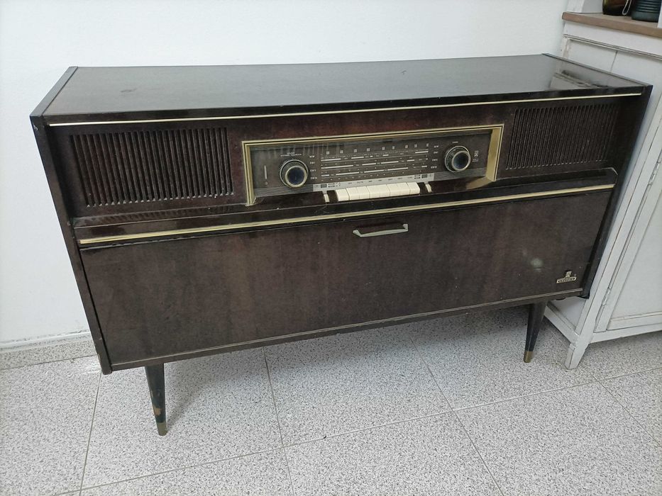 Radio Antigo Grundig Mandello para restauro