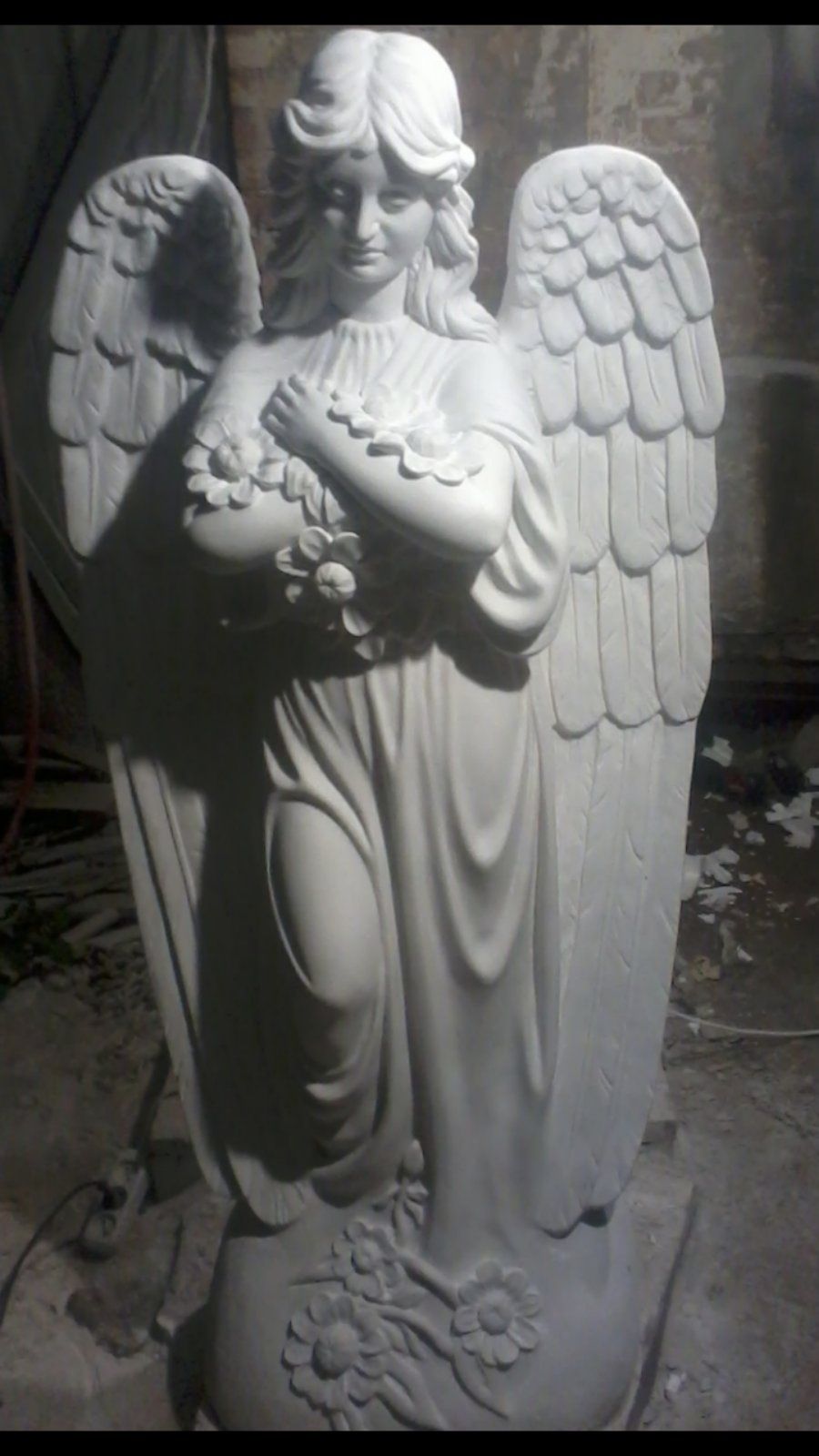 Ангелок из мрамора
