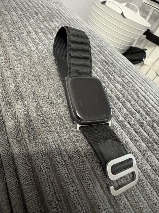 Продам Apple Watch 4 , 44 мм