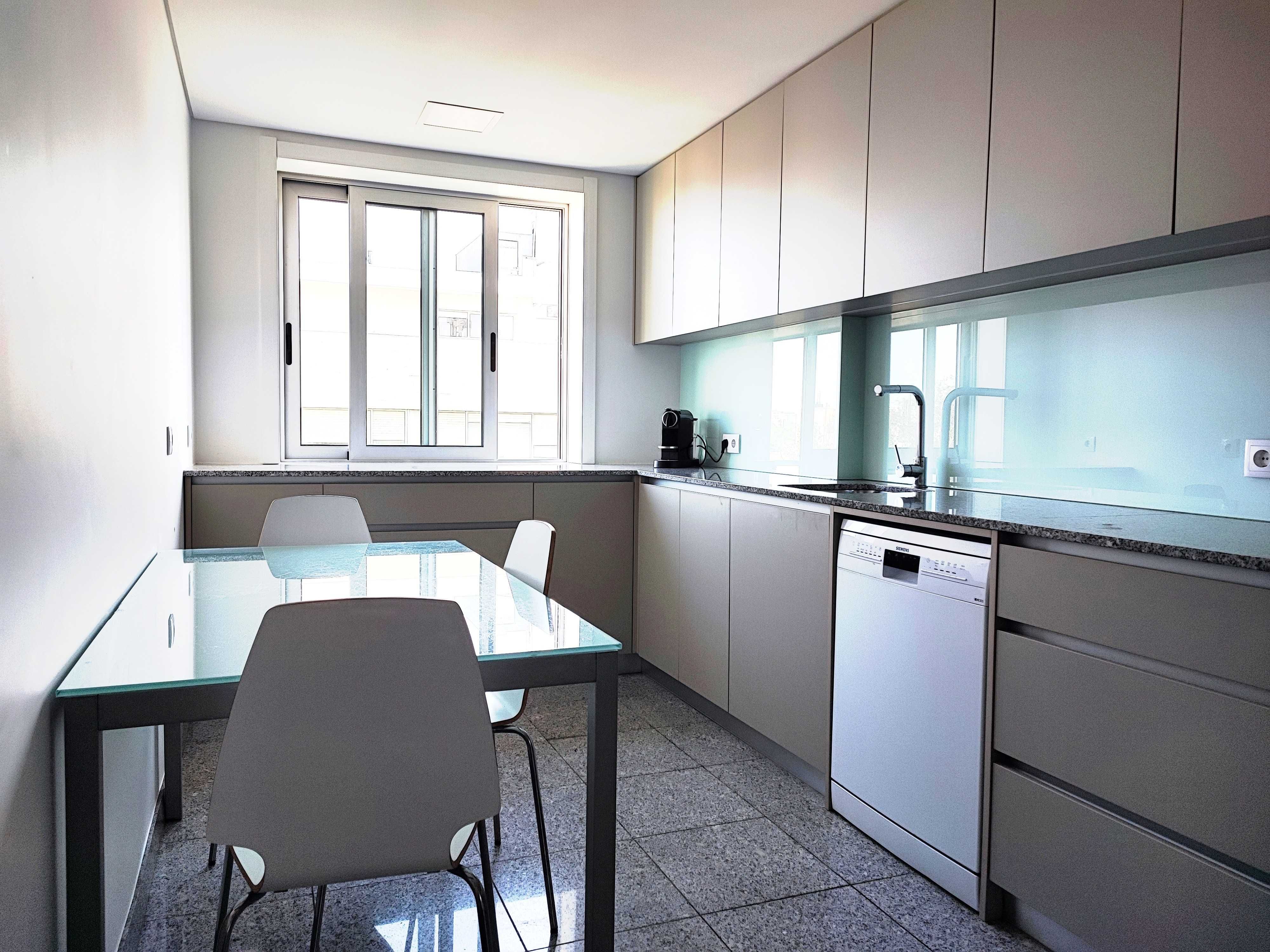 Espaçoso T4 em Matosinhos – Conforto e Localização de Excelência!