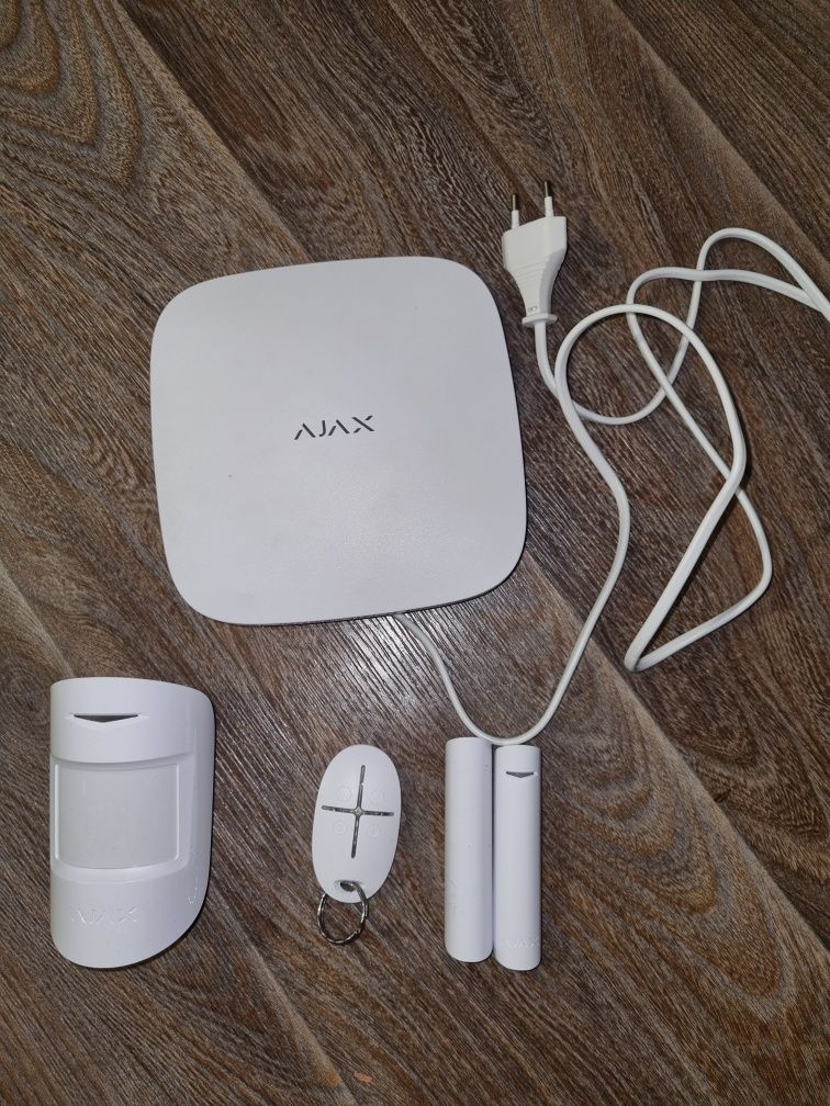 Комплект сигналiзацii Ajax Hub
