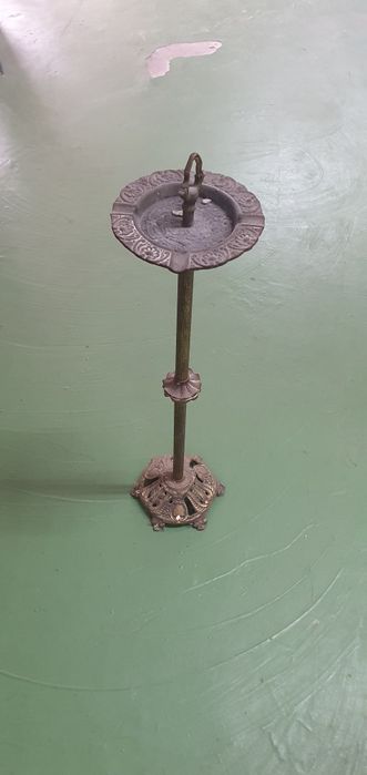 Cinzeiro de pé antigo