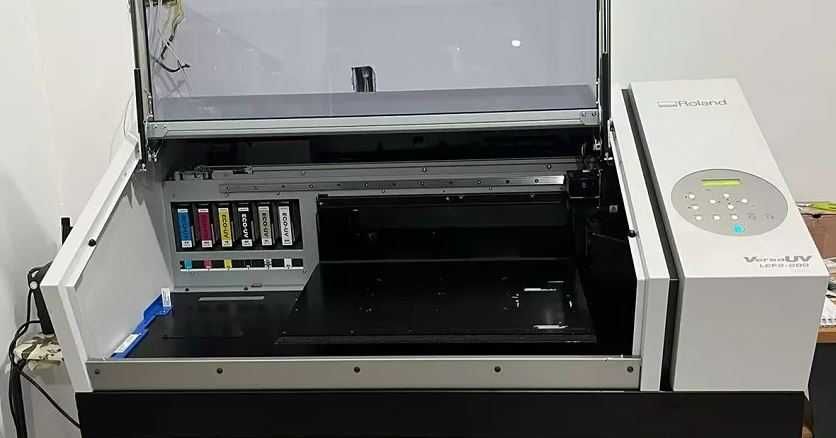 Impressora Objectos Roland UV Lef 200