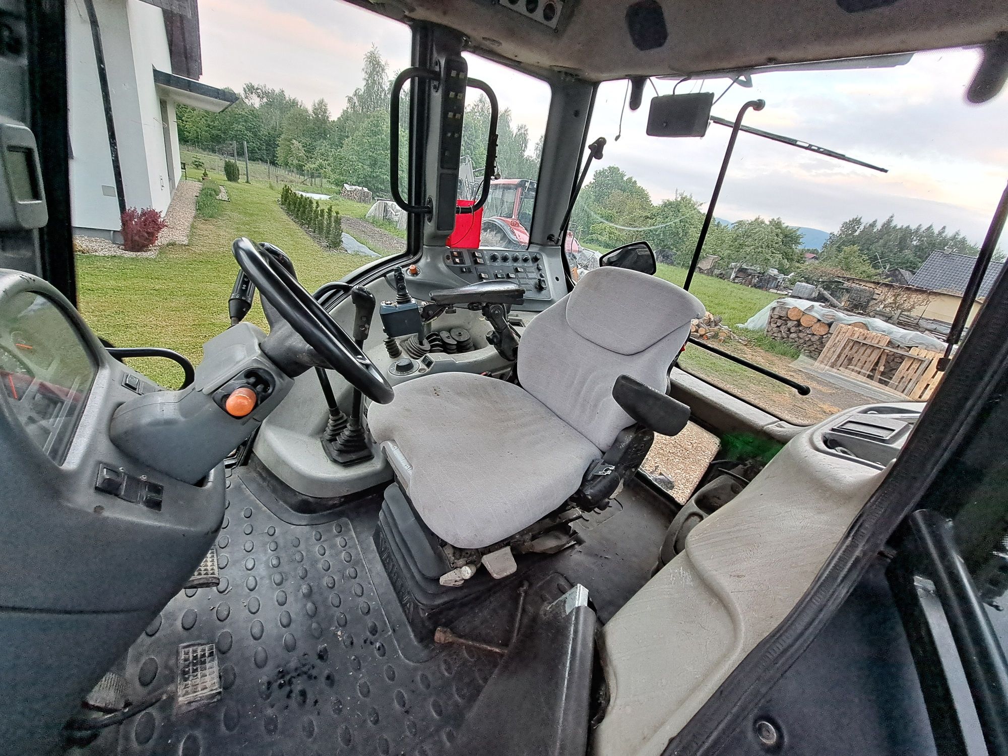 Valtra N121 + Ładowacz Quicke Q55