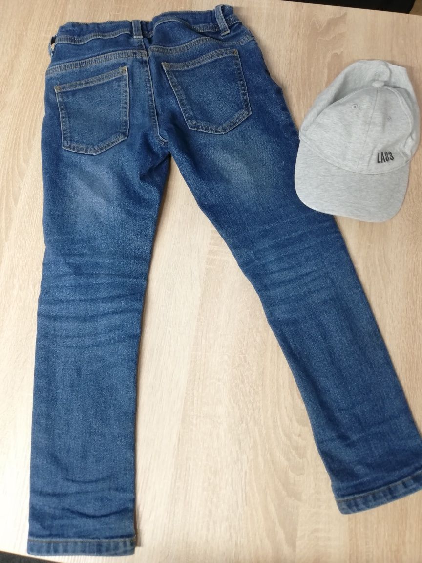 Spodnie jeans chłopięce r. 128 plus czapka