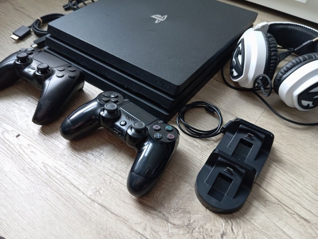 Konsola PlayStation 4