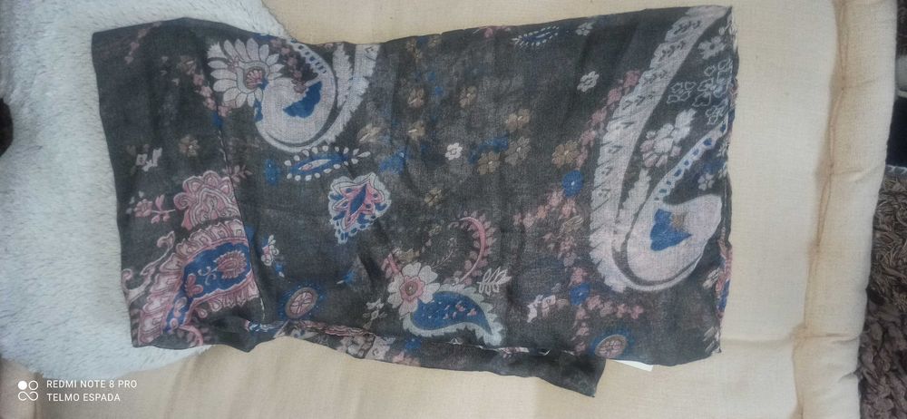 Vendo echarpes  novas