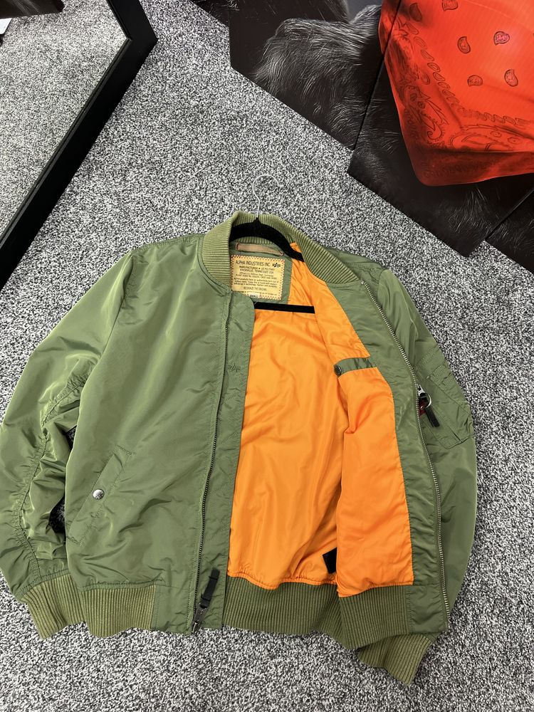 Чоловічий бомбер alpha industries
