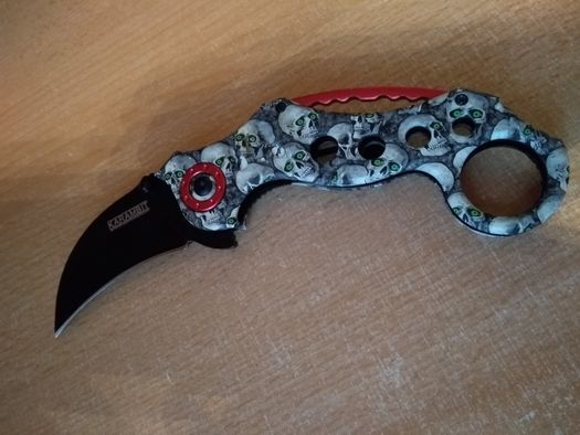 Nóż Taktyczny Karambit pazur w czaszki