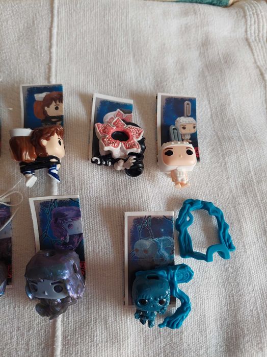 Figuras Stranger Things Kinder Joy