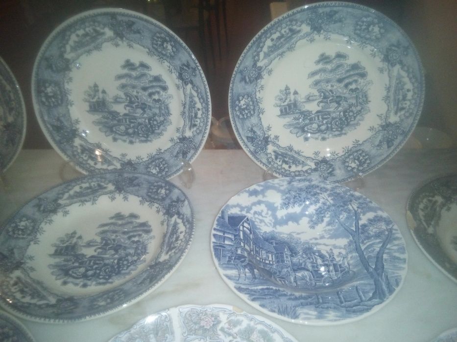 Conjunto de Pratos Decorativos/Utilitários