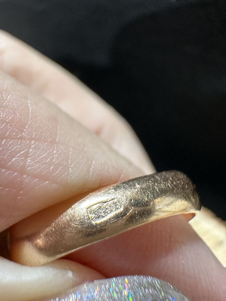 Золотое старинное кольцо с сапфиром и бриллиантами