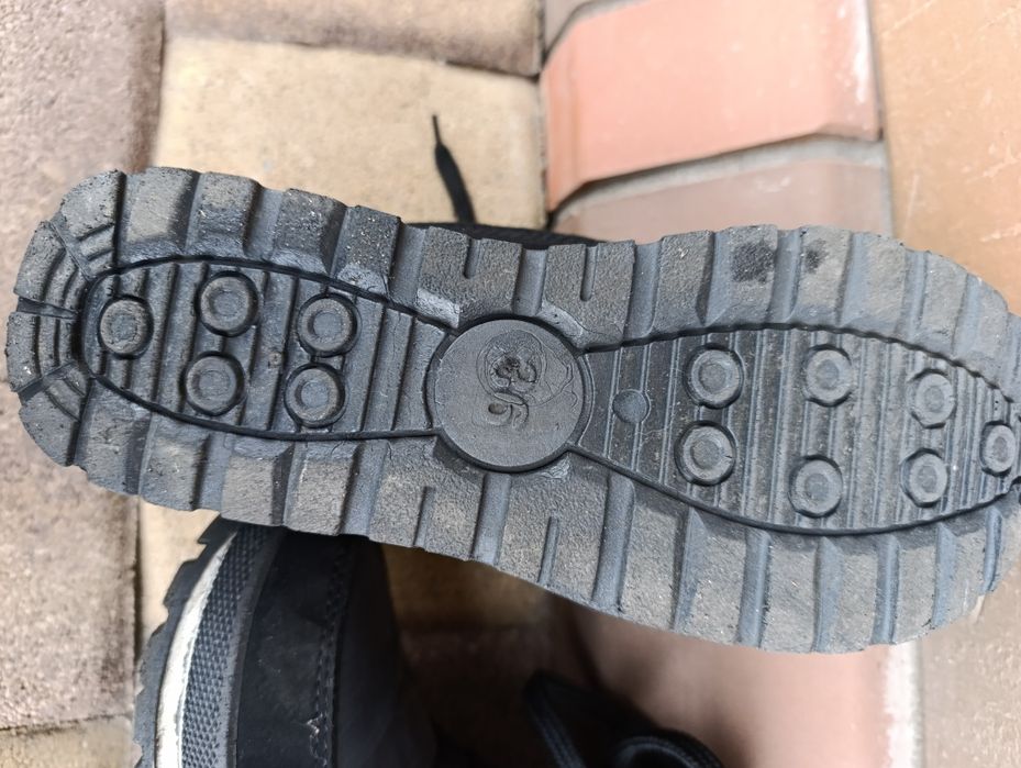 Продам  ботінки  дитячі.