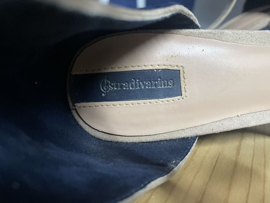 Piękne koturny Stradivarius 41