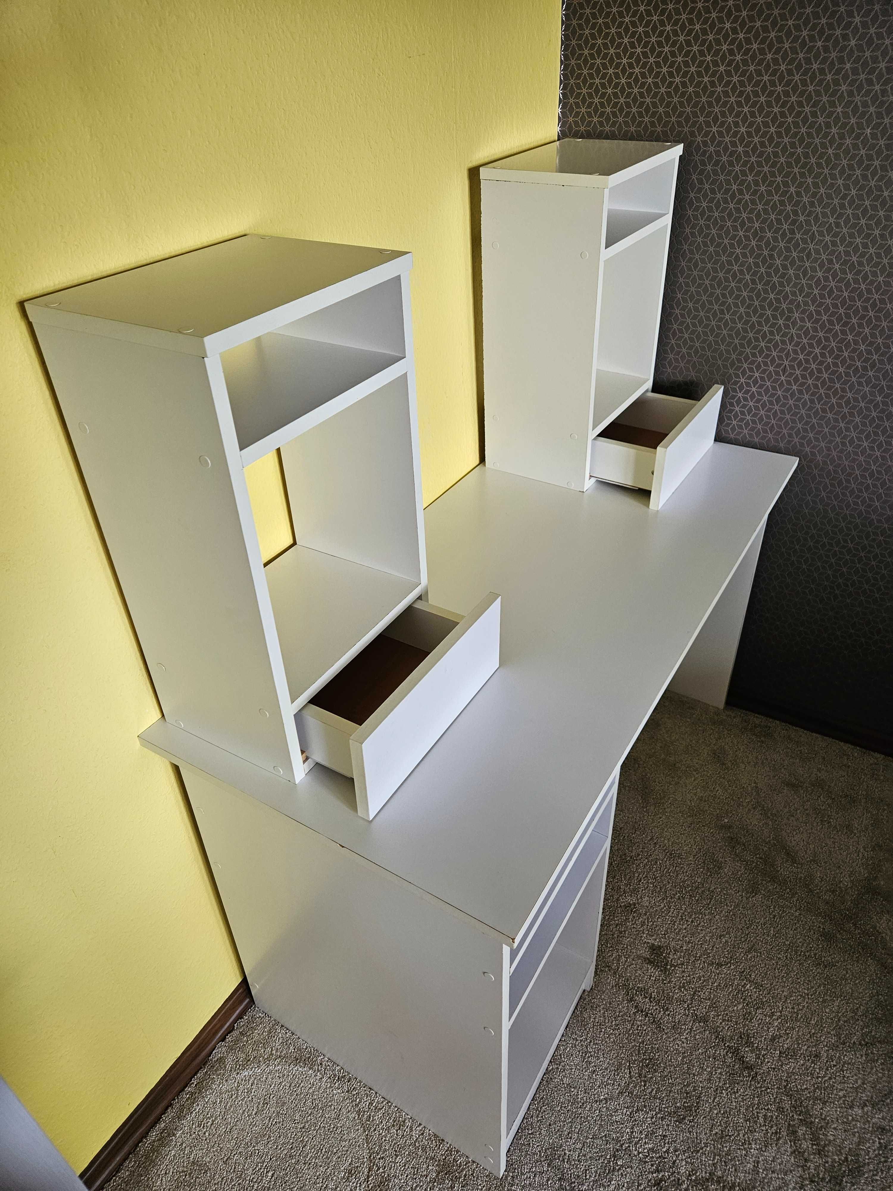 Białe BIURKO "a La" Ikea z półeczkami i szufladami