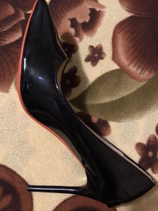 Женские туфли лаковые, LABUTEN'S - каблук 10см,  новые, 43р. 27см