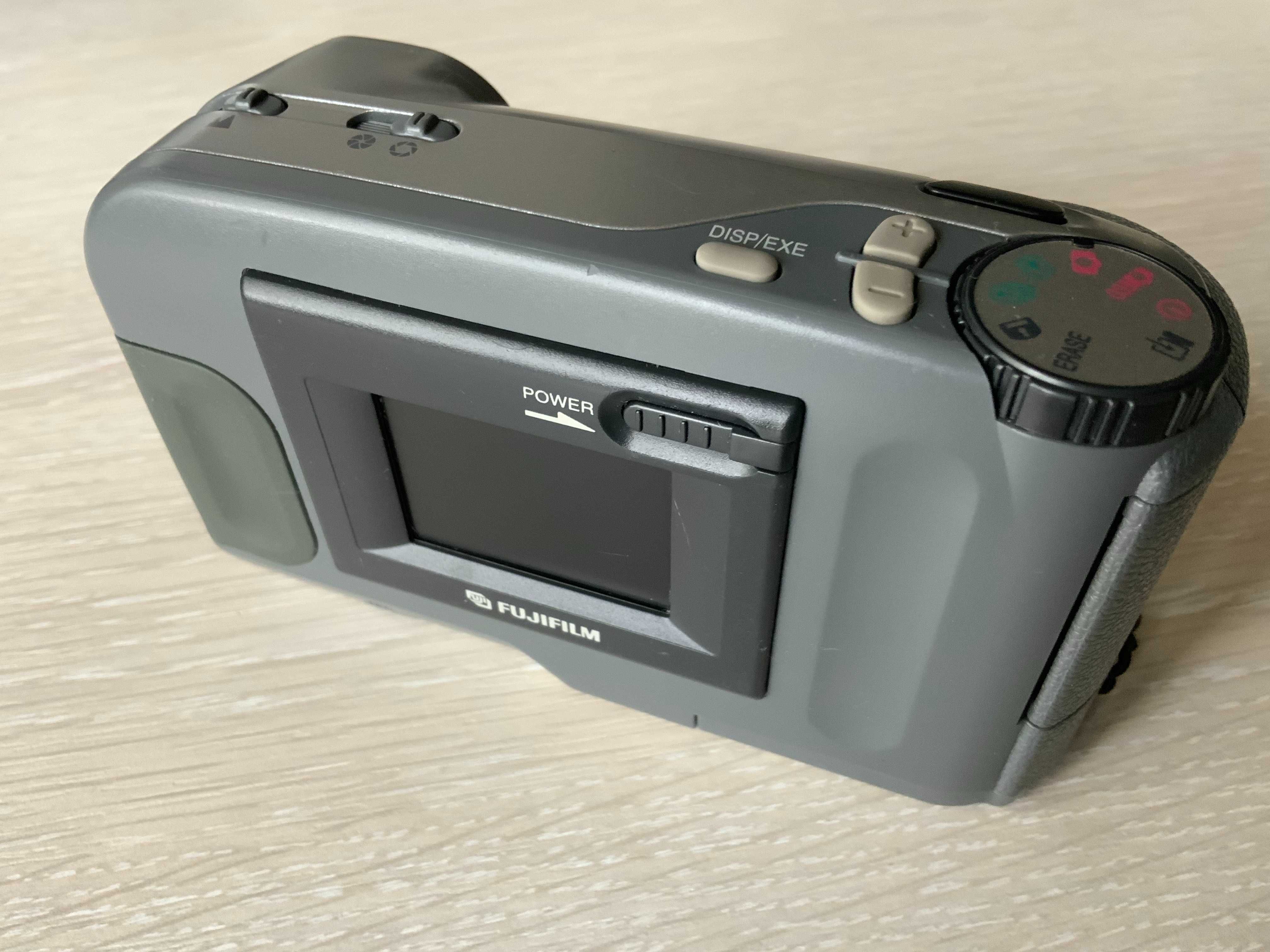 Винтажный цифровой фотоаппарат Fujifilm DS-7 (1996 год)