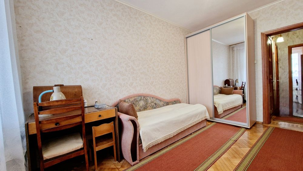 Продам 3 кімнатну квартиру по пр. М.Лушпи