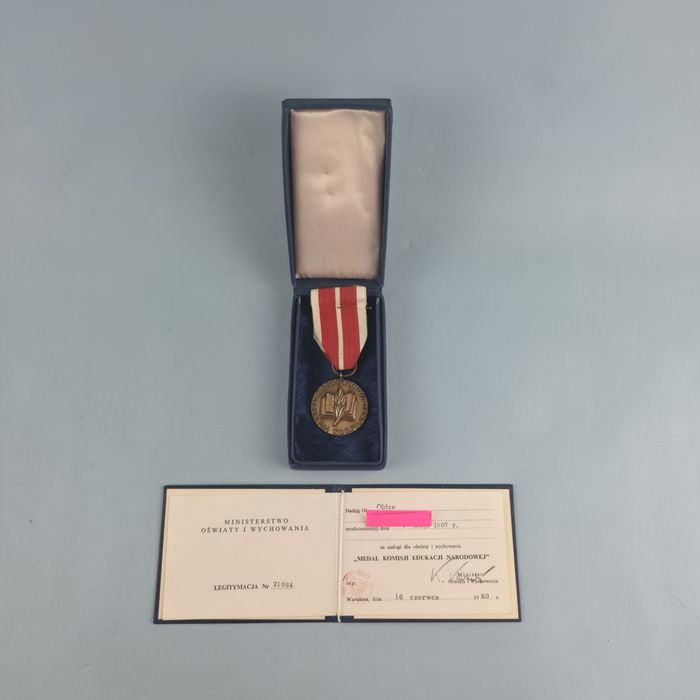 Medal Komisji Edukacji Narodowej + legitymacja