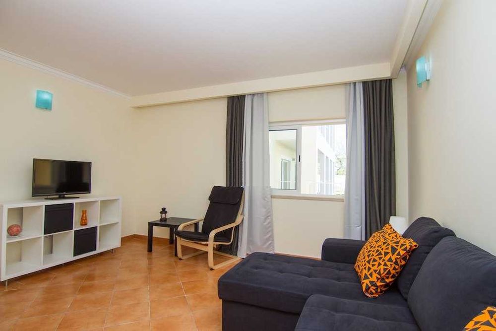 Moradia T1 - Condomínio SunHome, Portimão – Piscina, Jardim e Barbecue