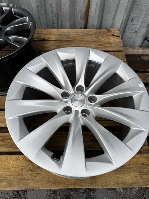 Диск 5/120r20 tesla model x original задній 1 шт