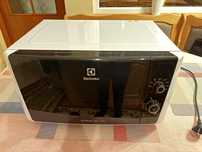 Mikrofalówka Electrolux Returntable Grill 1000W