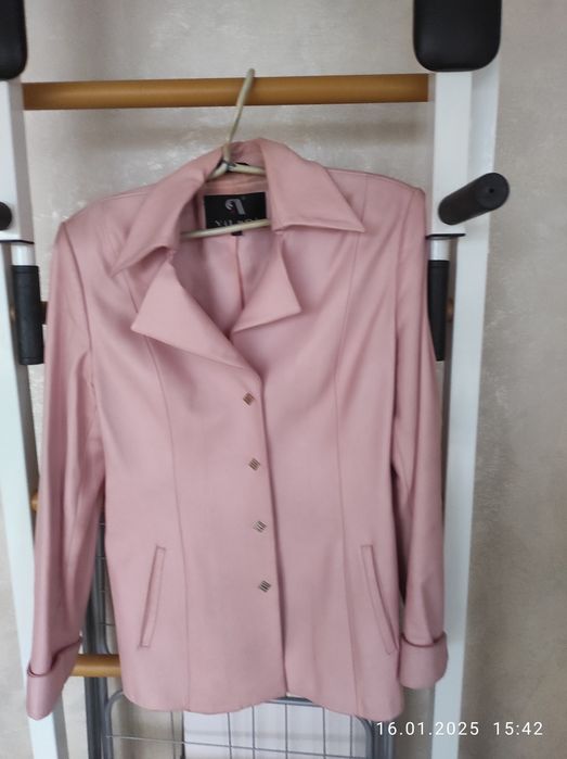 Кожаный пиджак женский