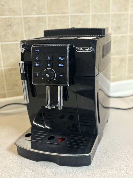 Кавоварка Delonghi ECAM