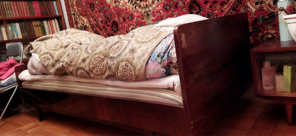 Односпальне ліжко в чудовому стані 200 на 90 см деревʼяне