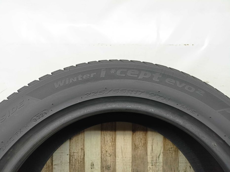Hankook Winter I*Cept Evo 2 225/55/17 21r. 97H 2x7,6mm (6136)