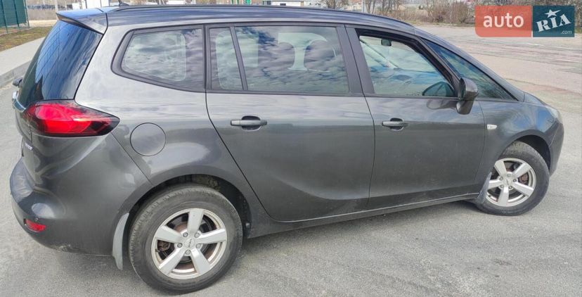 Продам Zafira Tourer