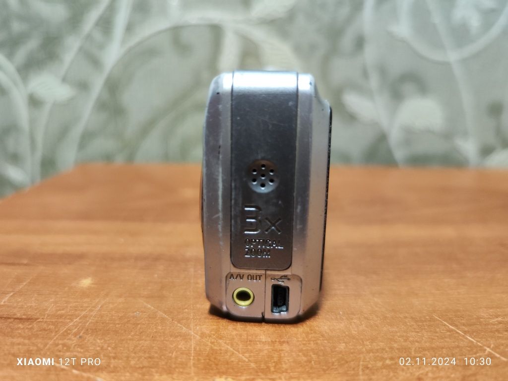 Продам фотоаппарат Sony  S500