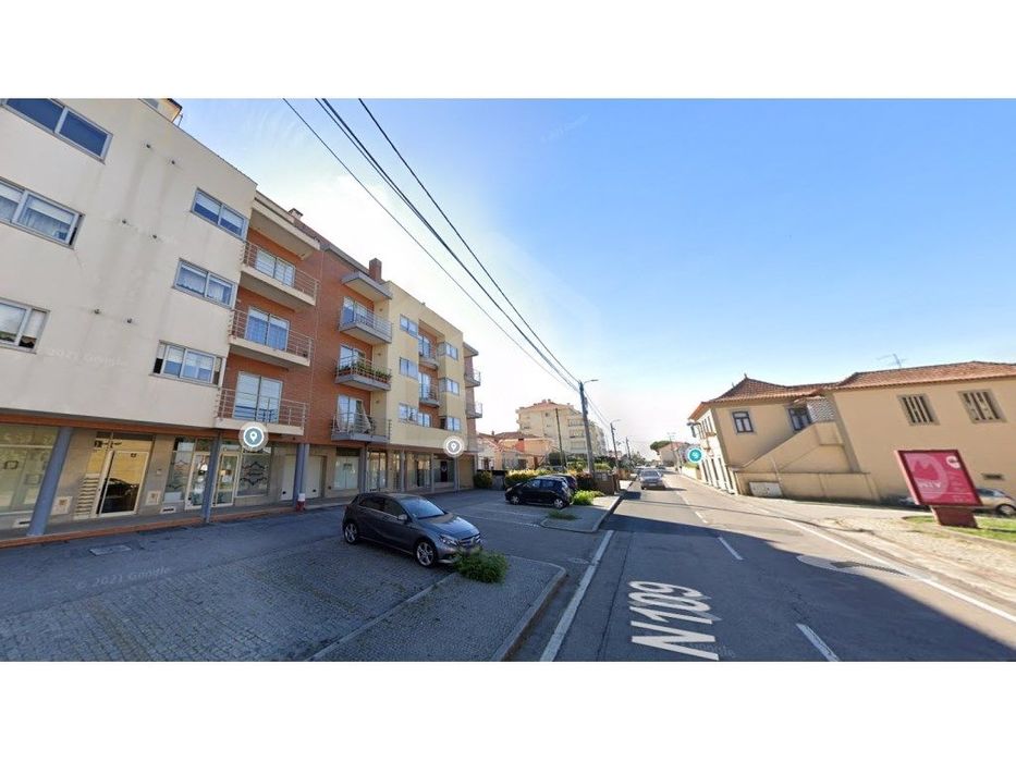 Loja com 121m2 em Esmoriz - Arrendada