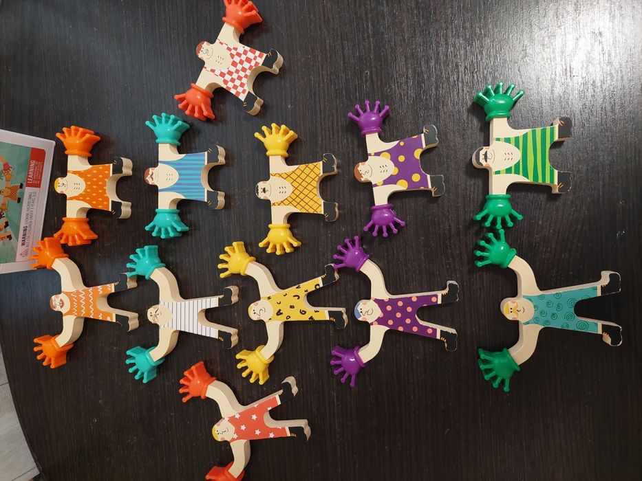 Дерев'яна гра- балансир Циркачі- акробати